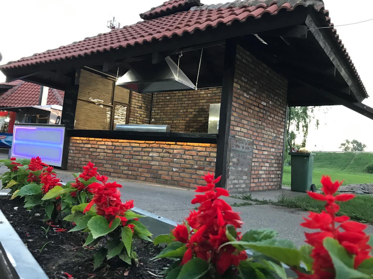 Motel Stari Hrast Markovac Екстер'єр фото