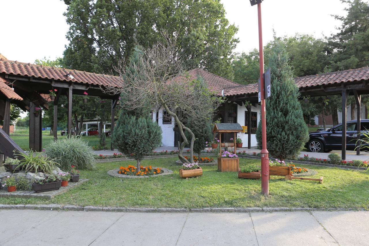 Motel Stari Hrast Markovac Екстер'єр фото