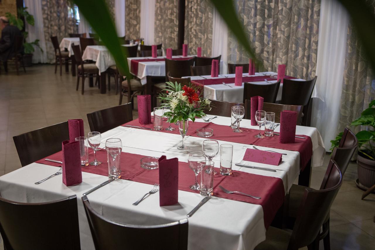 Motel Stari Hrast Markovac Екстер'єр фото